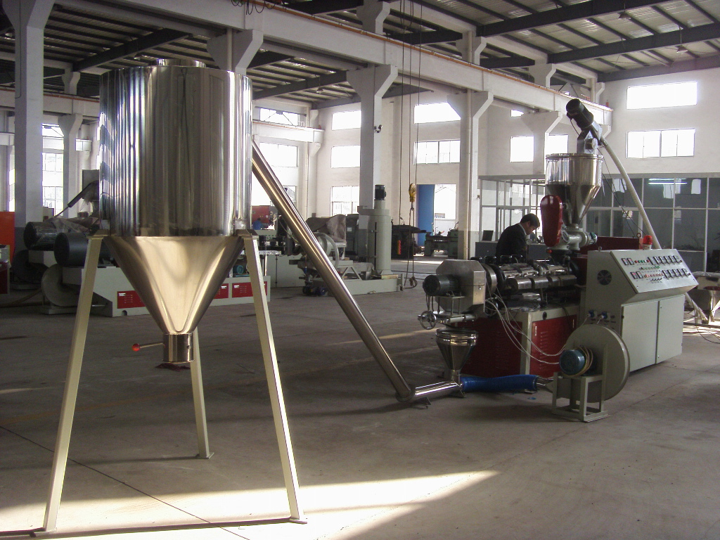 Double screw extruder hot-cutting machine.JPG